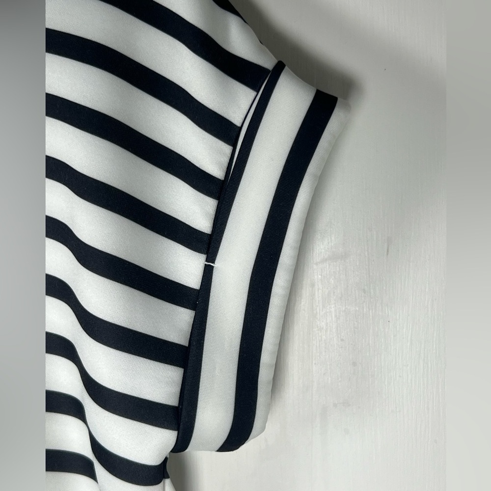 T Tahari Roll Sleeve Scuba Top Black And White Striped Pattern Very Soft Sz XS - Picture 3 of 6